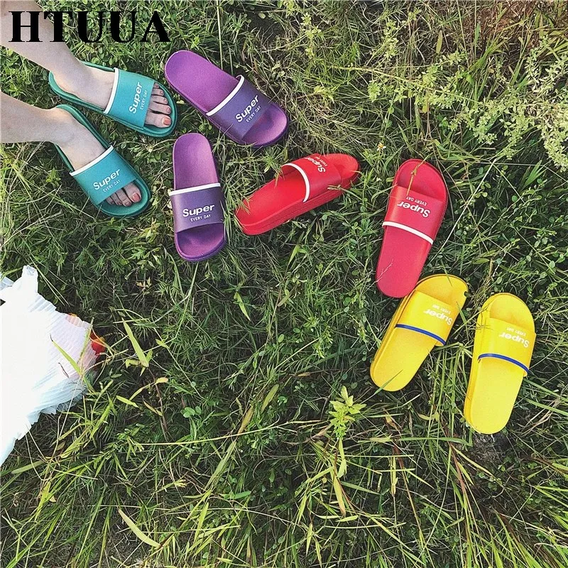 HTUUA 2018 Summer Shoes Chic Letters Slippers Women Korean Candy color Flat Slides Outdoor Indoor Bathroom Home Slippers SX1550