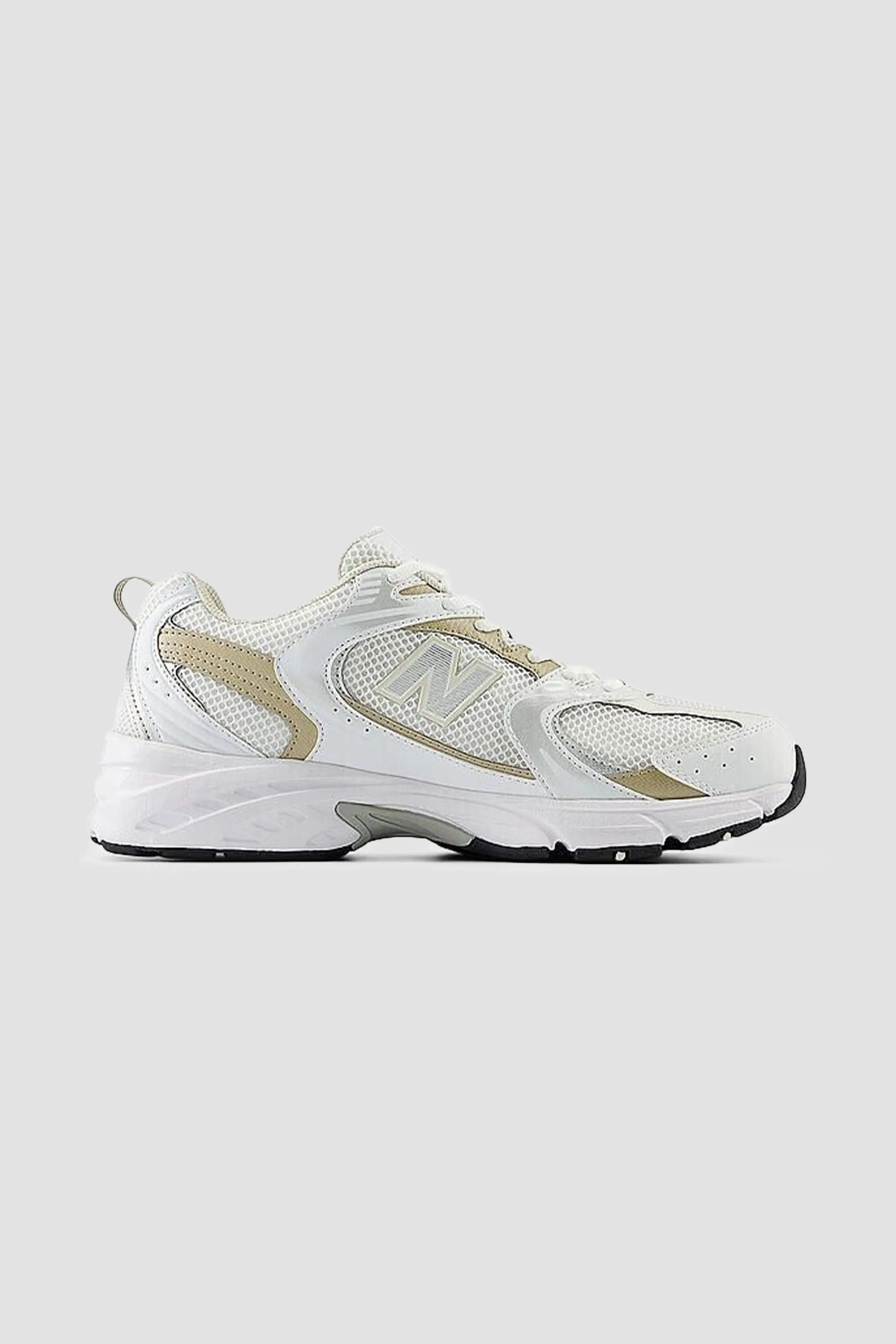 New Balance Unisex 530 Athletic Shoe in White/Stoneware/Linen