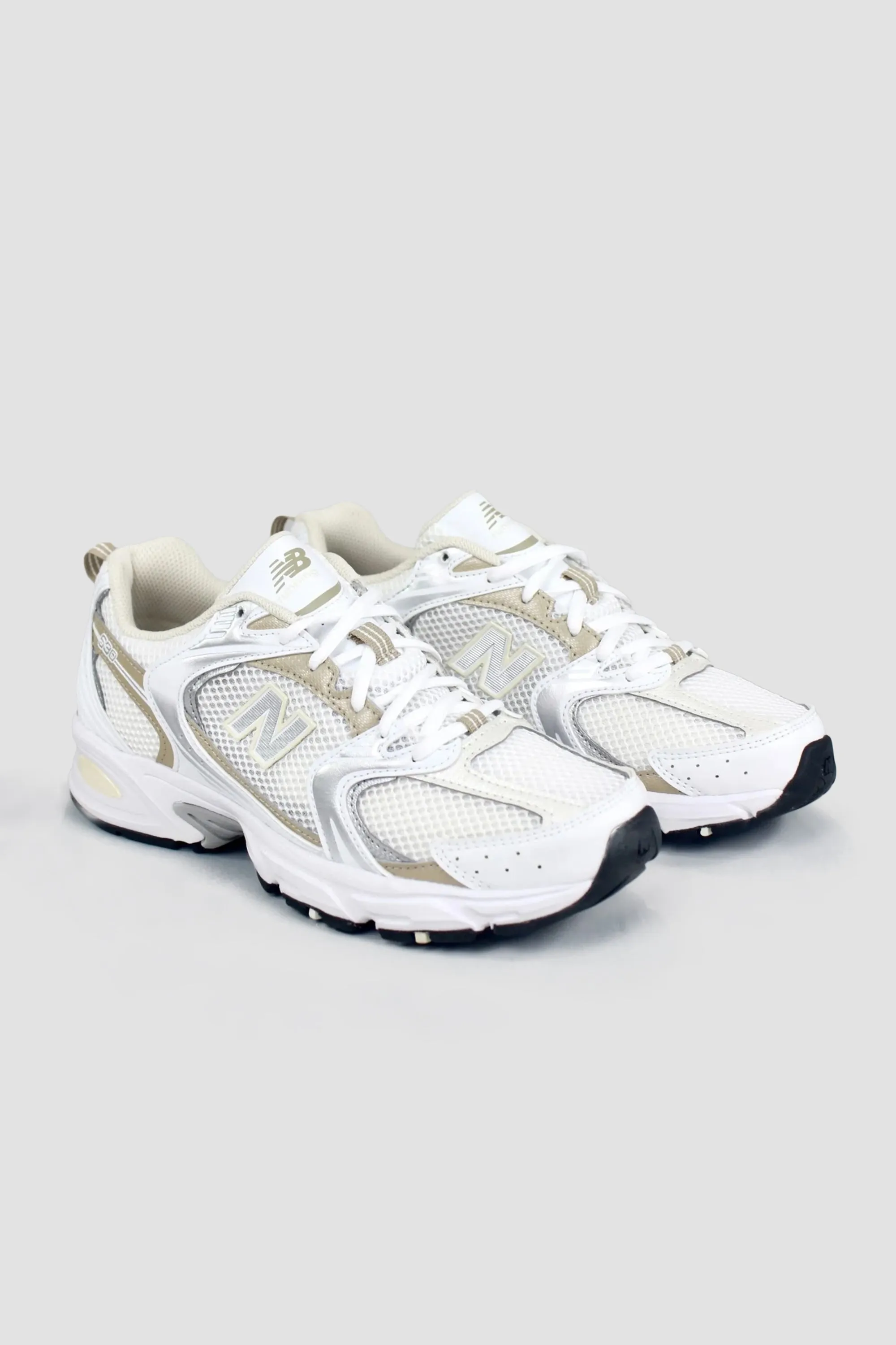 New Balance Unisex 530 Athletic Shoe in White/Stoneware/Linen